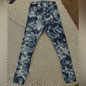 lululemon Wunder Under Blue Tie-Dye Leggings Hi-Rise
28” Long, Size 4, LIKE NEW!